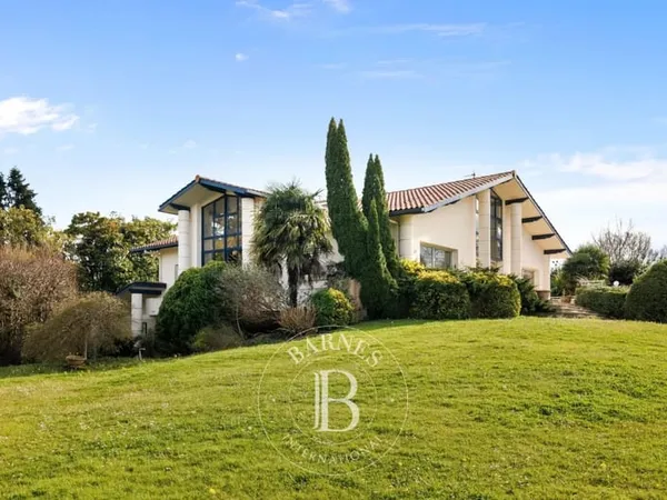 CIBOURE, PROPRIETE CONTEMPORAINE SUR PLUS D'1 HA VUE MER ET MONTAGNES