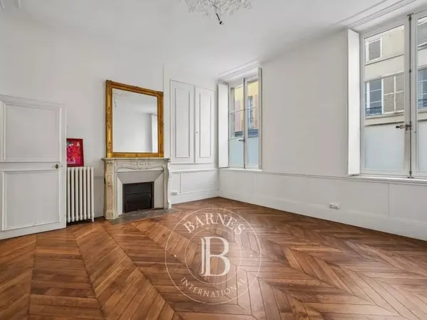 Versailles Notre-Dame/Montbauron - 4P traversant au rez-de-chaussée de 99 m²