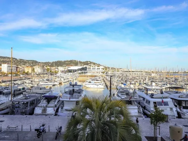 CANNES CENTRE - QUAI SAINT PIERRE - 3 PIECES - VUE MER