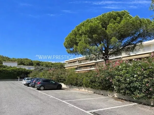 PROCHE COMMODITES - DERNIER ETAGE