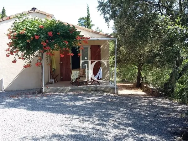 Situation rare et exceptionnelle, en pleine nature, superbe vue avec piscine