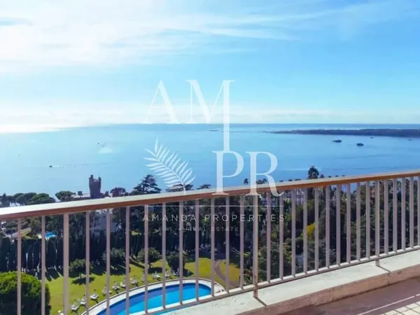 Cannes Californie Superbe duplex de 124 M2 en dernier étage avec 75M2 de terrasse