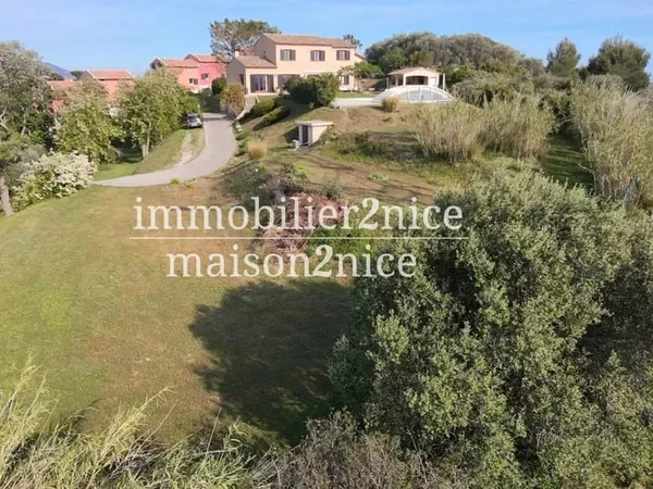 Nice Ouest - Superbe propriété 185m2 sur terrain plat dominant 5000m2