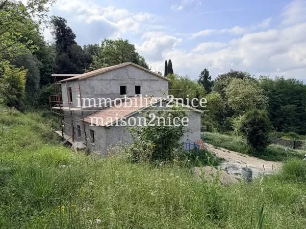 Contes - Collines est Nice - Maison à terminer
