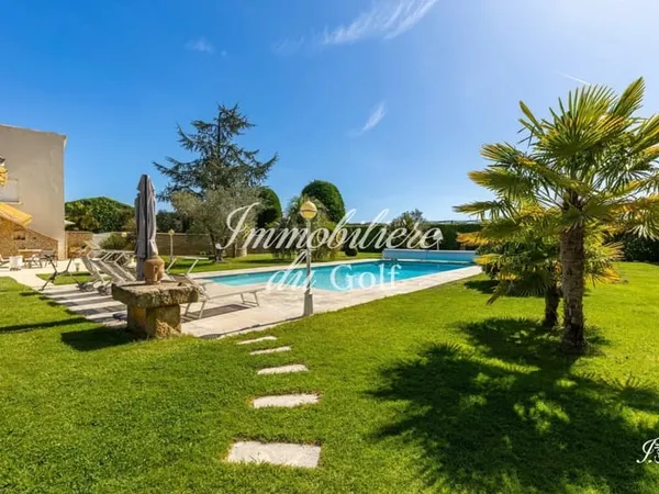 BASTIDA - Villa T8 de 574m2 (dont dépendance + garage + pool house) - Terrain 4000m2 - Piscine - Gar