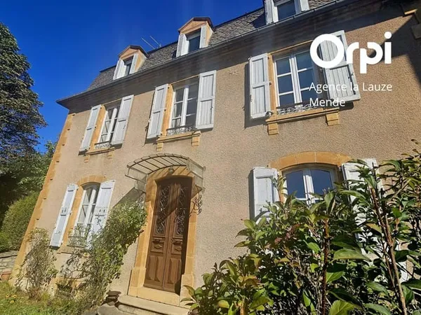 Maison 11 pièces 232 m²