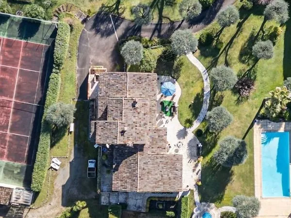 Maison 7 pièces 300 m²