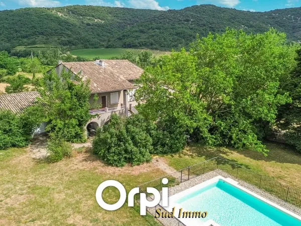 Maison 5 pièces 180 m²