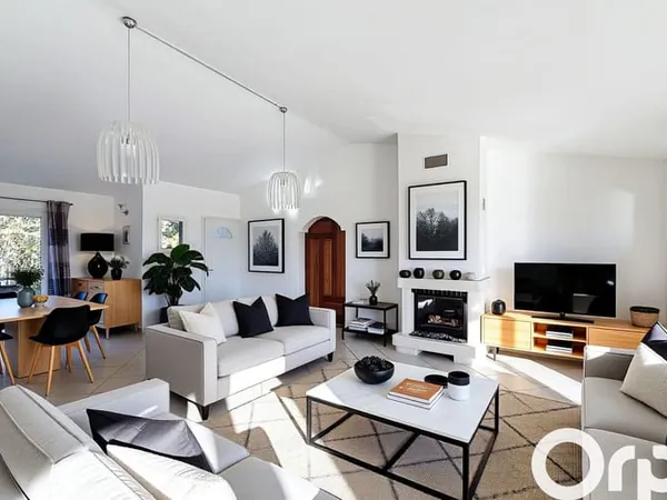 Maison 3 pièces 270 m²