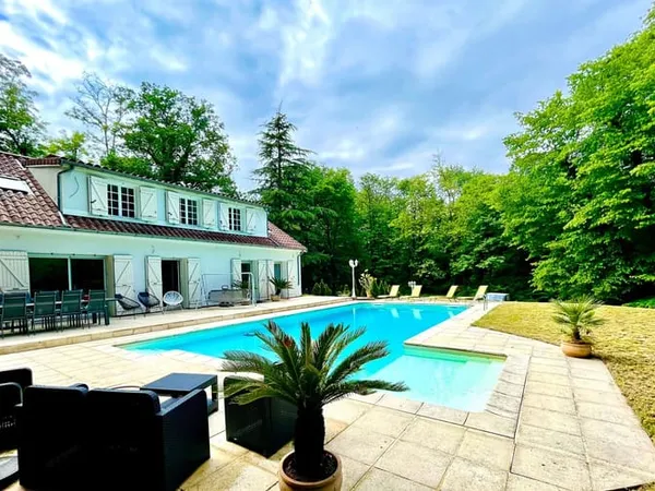 Maison 8 pièces 238 m²