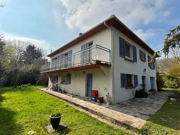 Maison 9 pièces 237 m²