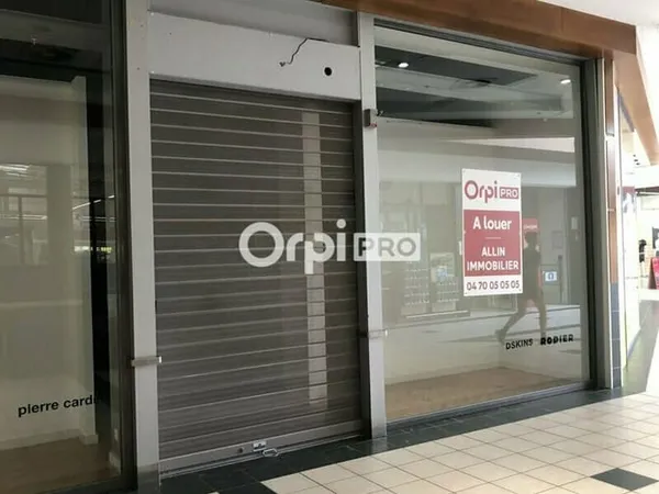 Local commercial 335 m²
