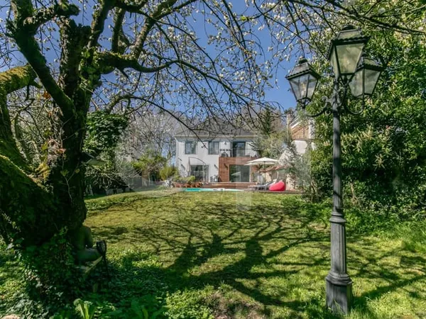 Maison 7 pièces 235 m²