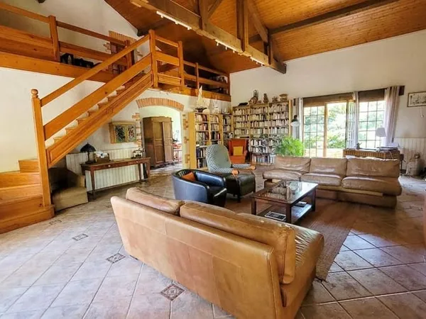 Maison 6 pièces 230 m²