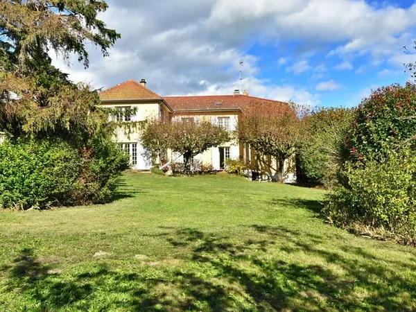 Maison 9 pièces 300 m²
