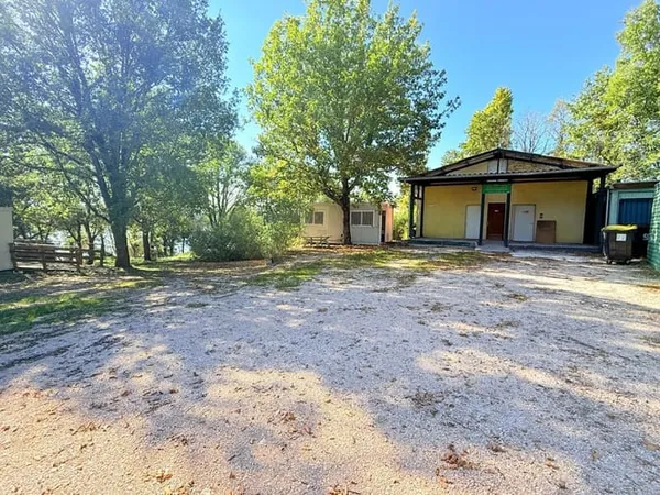Local commercial 160 m² 