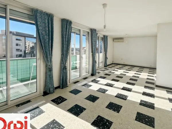 Appartement 3 pièces 84 m² 