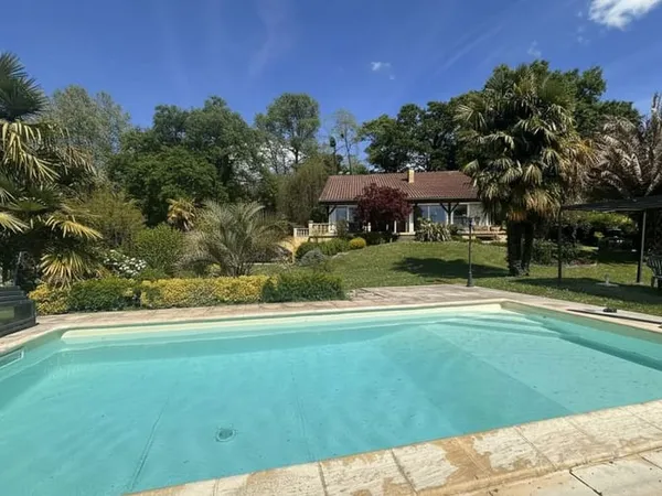 Maison 7 pièces 228 m² 