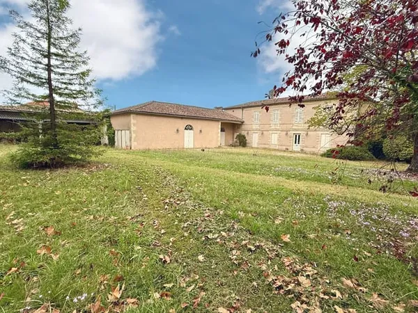 Maison 8 pièces 327 m² 