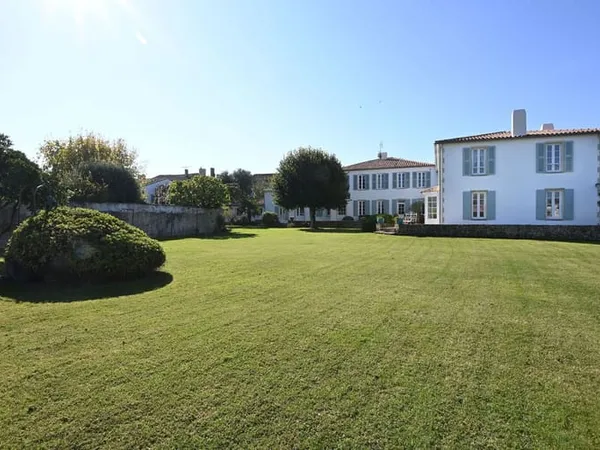 Maison 6 pièces 440 m² 
