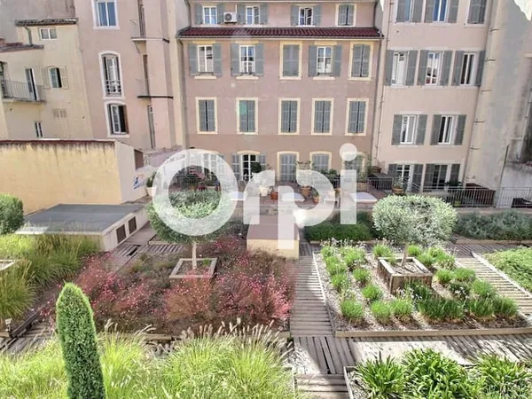 Studio 1 pièce 35 m² 