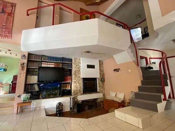 Maison 5 pièces 196 m²