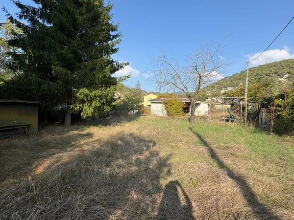 Terrain 610 m² 