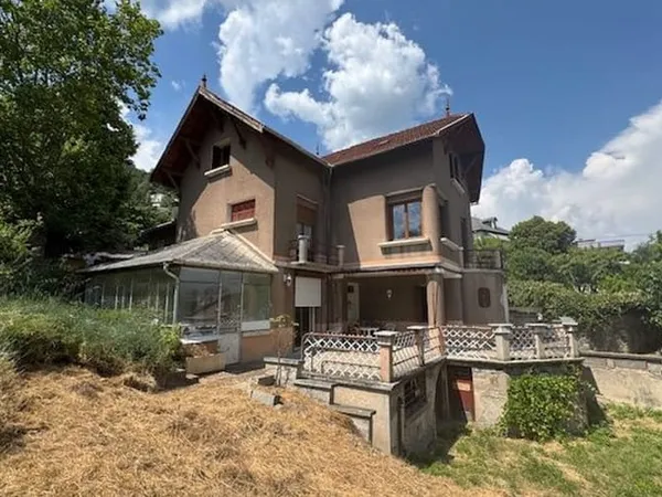 Maison 6 pièces 243 m² 