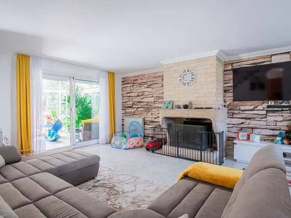 Maison 5 pièces 226 m² 
