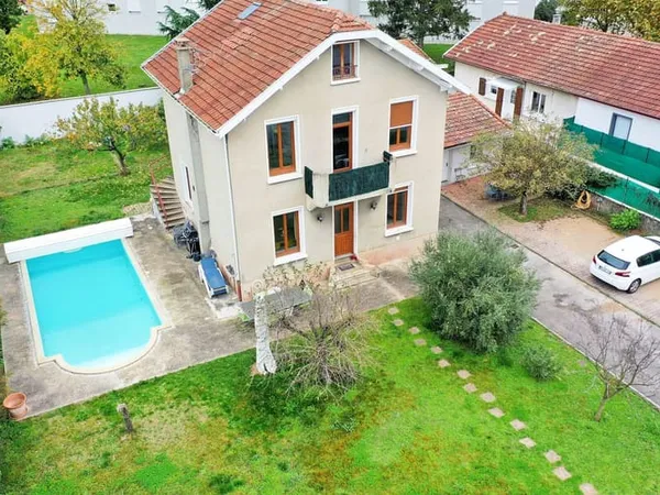 Maison 5 pièces 160 m² 