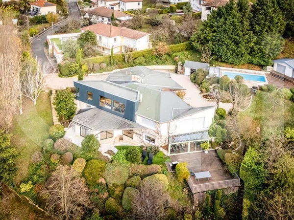 Maison 6 pièces 366 m² 