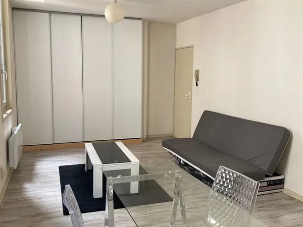 Studio 1 pièce 32 m² 