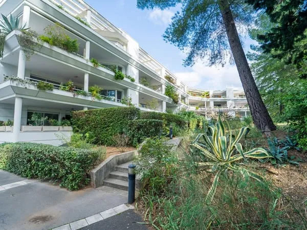 Appartement 6 pièces 163 m² 