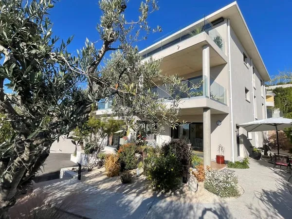 Appartement 4 pièces 122 m² 