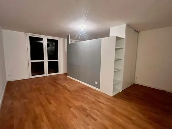 Studio 1 pièce 40 m² 