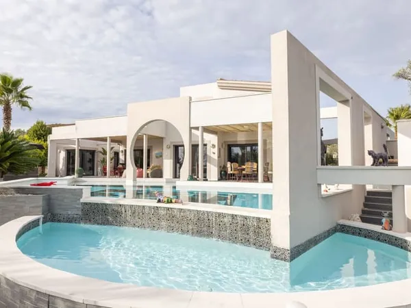 Maison 6 pièces 377 m² 