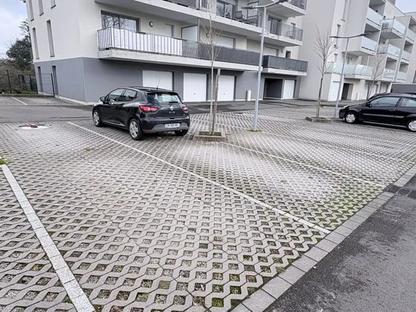 Parking/Garage 
