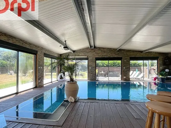Maison 4 pièces 221 m² 