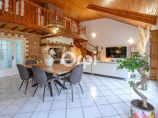 Maison 6 pièces 219 m² 