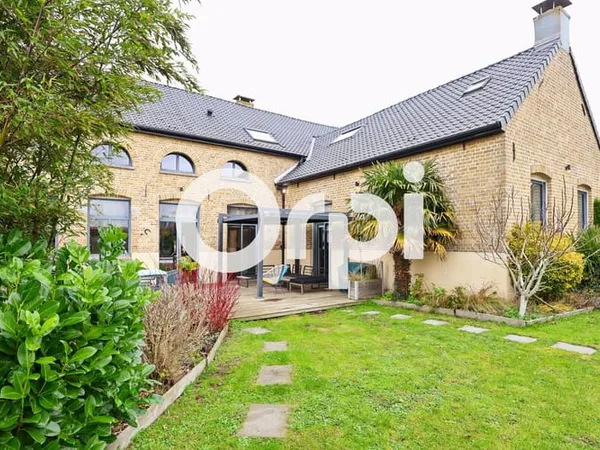 Maison 5 pièces 243 m²