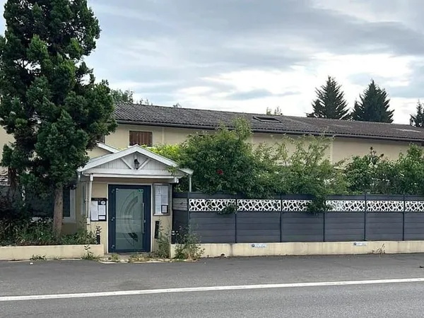 Local commercial 6 pièces 850 m² 