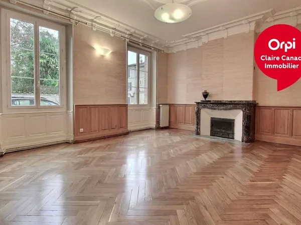 Maison 7 pièces 317 m² 