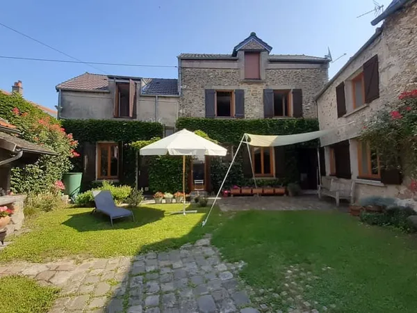 Maison 6 pièces 240 m² 