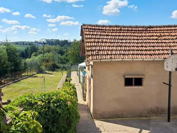 Maison 8 pièces 236 m² 