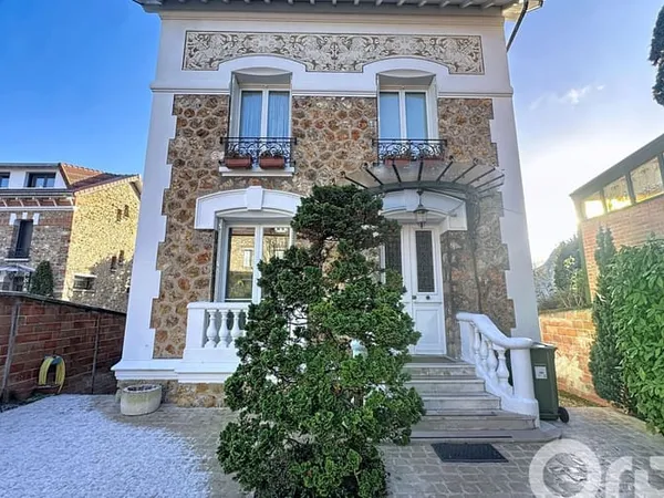 Maison 7 pièces 217 m² 