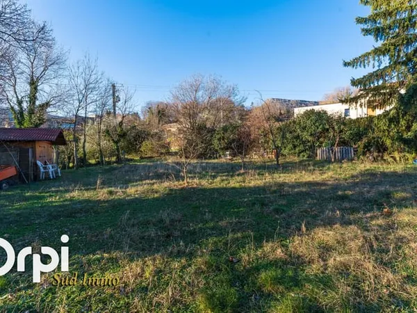 Terrain 610 m² 
