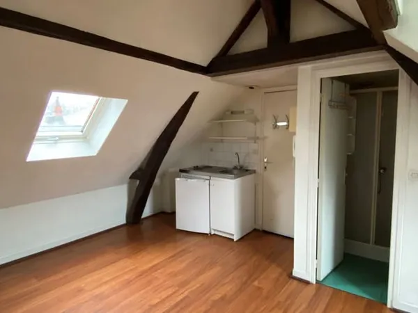 Studio 1 pièce 13 m² 