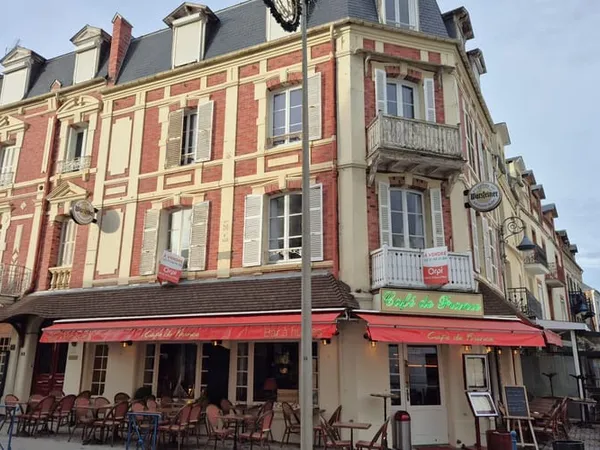 Studio 1 pièce 13 m² 