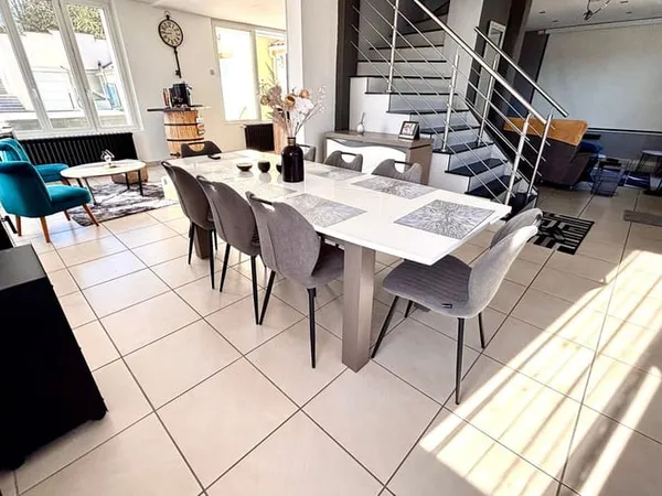 Maison 8 pièces 220 m² 