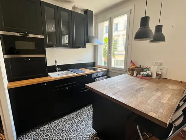 Studio 1 pièce 28 m² 